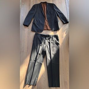 Men’s Jos A. Bank gray suit - jacket 46L, pants 41L